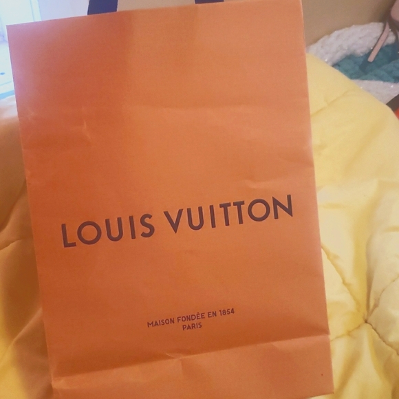 Louis Vuitton Handbags - Euc Louis Vuitton shopping bag